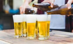 Les États-Unis imposent un droit de douane de 50 % sur la bière canadienne