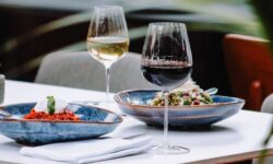 Pourquoi un verre de vin peut faire du bien ou provoquer des brûlures d&rsquo;estomac