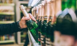La France porte le taux d’alcool du champagne à 15 % en raison de la chaleur extrême